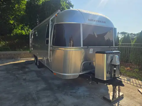 2019 Airstream Flying Cloud 25FB — photo 3