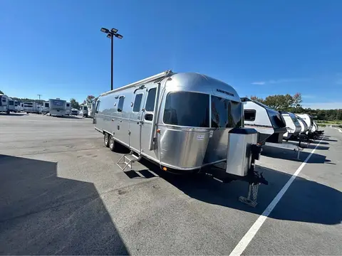 2021 Airstream Classic 30RB — photo 1