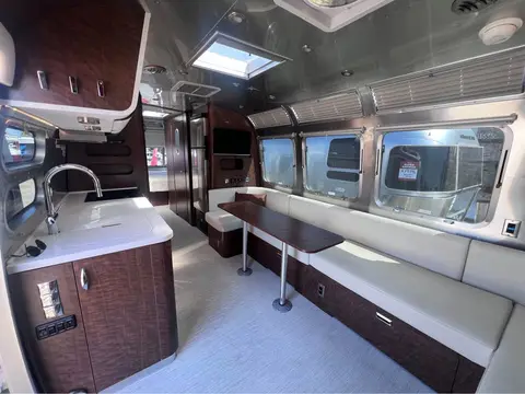 2025 Airstream Globetrotter 30RB; — photo 5