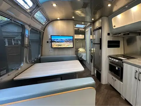 2023 Airstream International 28’ RBT 28 ft — photo 4