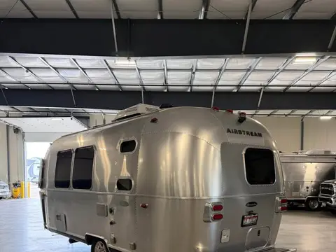 2017 Airstream Flying Cloud — photo 4