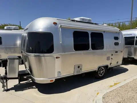 2025 Airstream Caravel 20FB — photo 4