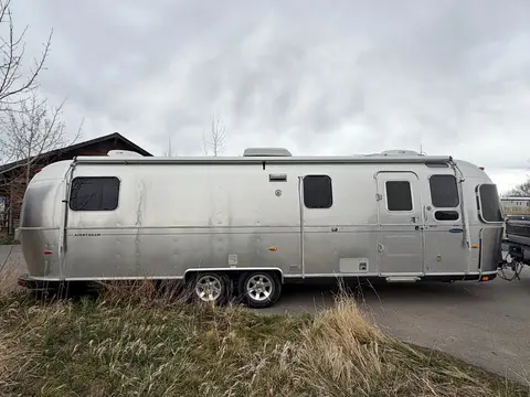 2006 Airstream Classic 30’ w slide out 30 ft — photo 1