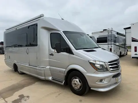 2018 Airstream Atlas — photo 2