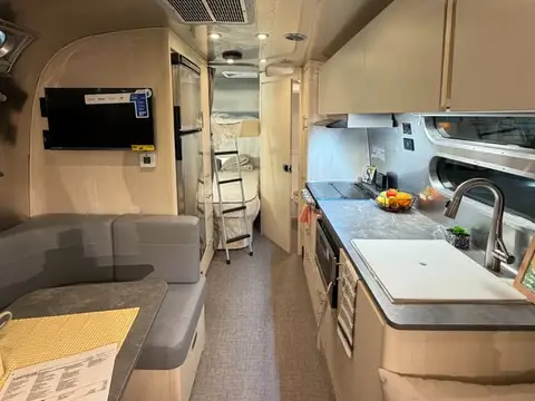 2026 Airstream Flying Cloud 30FB — photo 4