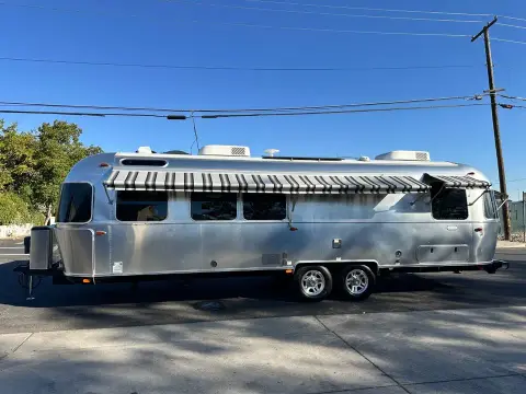 2023 Airstream Classic 30RB — photo 3