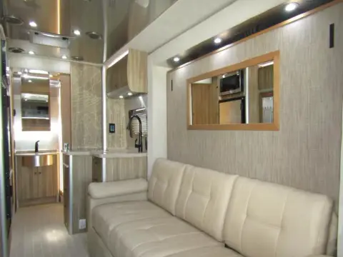 2019 Airstream Atlas TOMMY BAHAMA MURPHY SUITE TB — photo 5