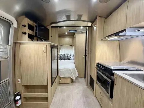 2019 Airstream Flying Cloud 19CB — photo 4