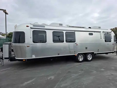 2022 Airstream Classic 30 RBQ — photo 1