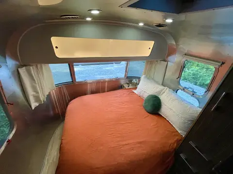 2016 Airstream International Signature 25FB; — photo 4