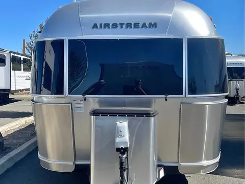 2019 Airstream International Serenity 30RB twin — photo 2