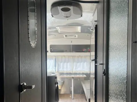 2013 Airstream International — photo 5