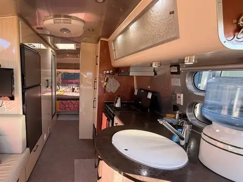2011 Airstream International Serenity 27FB — photo 4