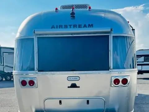 2024 Airstream Classic 30 RBT — photo 3