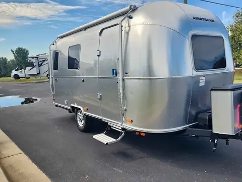 2026 Airstream World Traveler 22RB — photo 1