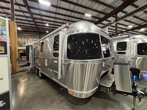 2026 Airstream International 25FB — photo 2
