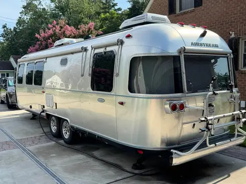 2017 Airstream Classic — photo 3