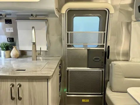 2024 Airstream International 25FB — photo 4