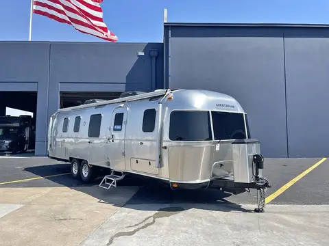 2018 Airstream Classic 33FB TWIN — photo 1