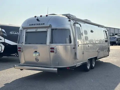2020 Airstream International Serenity 27FB Twin — photo 5
