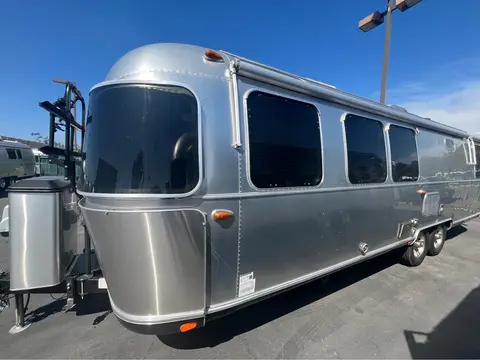 2018 Airstream Classic 30RBQ — photo 3