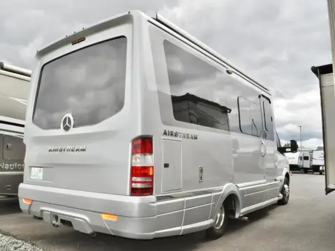 2020 Airstream Atlas — photo 4