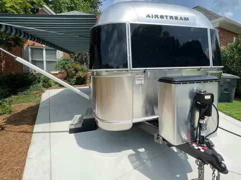 2025 Airstream International 28 Rear Bed Queen — photo 3