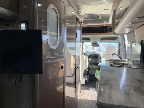 2019 Airstream Interstate Lounge EXT — photo 2