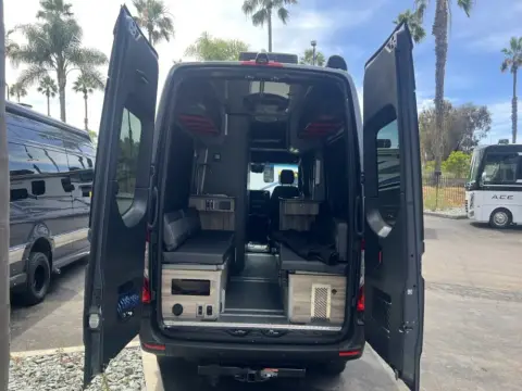 2025 Airstream Interstate — photo 2