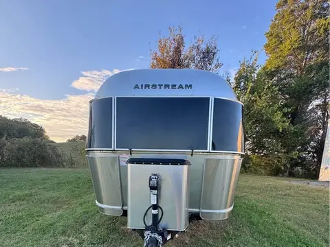 2022 Airstream Flying Cloud 23FB — photo 4