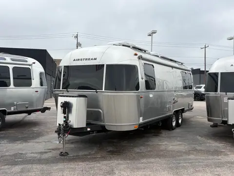 2023 Airstream Flying Cloud 27FB — photo 2
