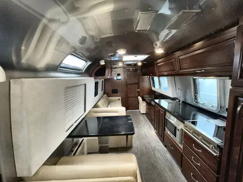 2018 Airstream Classic 33FB — photo 4