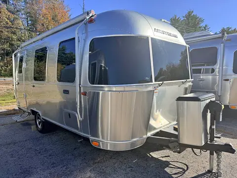 2022 Airstream Caravel 22FB — photo 1