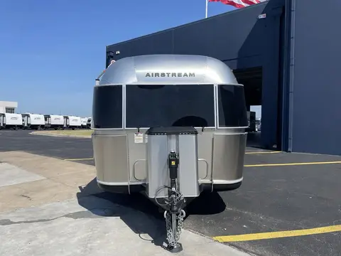 2018 Airstream Classic 33FB TWIN — photo 4