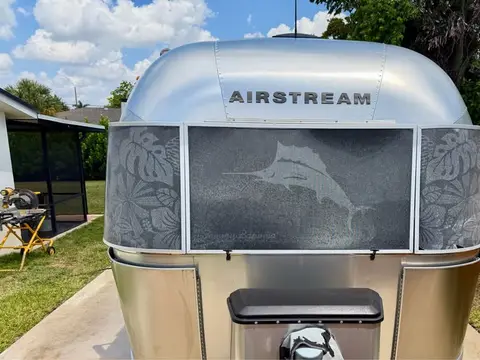 2018 Airstream Tommy Bahama 19CB — photo 2