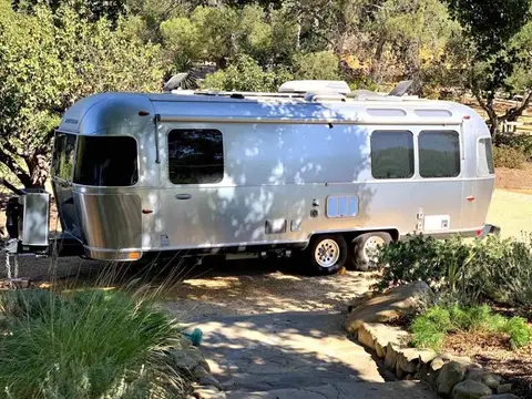 2014 Airstream International Signature 25 ft — photo 1