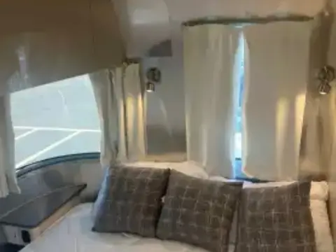 2022 Airstream Flying Cloud 23FBQ — photo 5