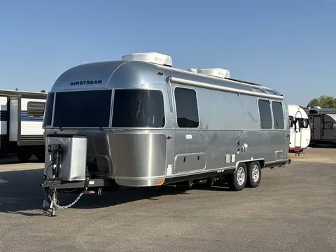 2025 Airstream Flying Cloud 27FB Twin — photo 2