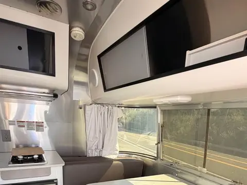 2022 Airstream Caravel — photo 5
