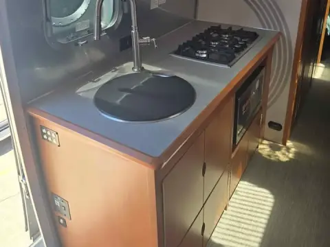 2026 Airstream Frank Lloyd Wright — photo 3