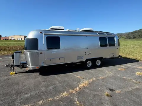 2023 Airstream Flying Cloud — photo 5