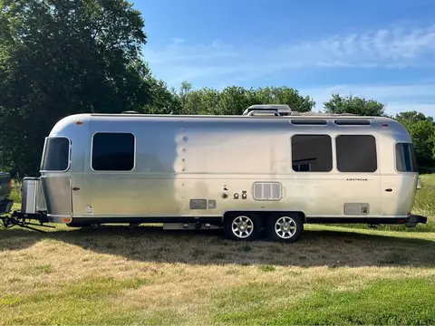2014 Airstream Flying Cloud 27FB — photo 2