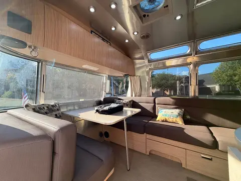 2020 Airstream Flying Cloud 25FB Twin — photo 3