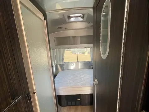 2017 Airstream International 25FB — photo 5