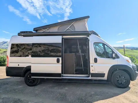 2024 Airstream Rangeline — photo 2