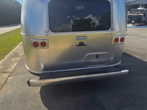 2026 Airstream Classic 33FB — photo 4