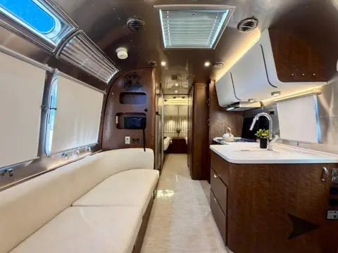 2020 Airstream Globetrotter 25FBT — photo 3