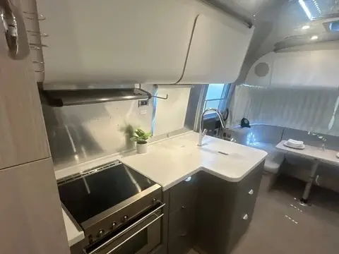 2022 Airstream Globetrotter 27FB Twin — photo 4