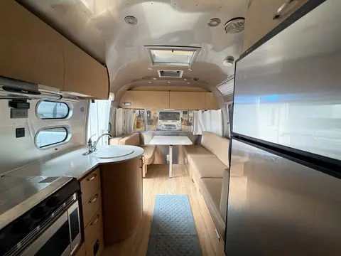 2017 Airstream Flying Cloud 25FB — photo 2