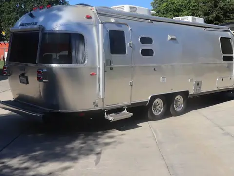 2023 Airstream Globetrotter 27FB Twin — photo 3